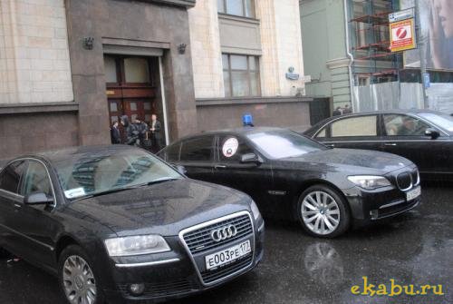 Авто-мото: Российские чиновники пересядут на ВАЗы?